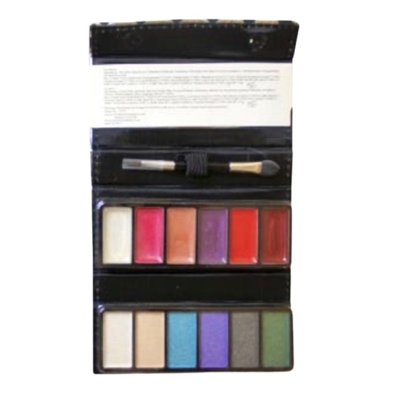 2 Spotlight Eyeshadows & Lipgloss Set NWT - Picture 9 of 13